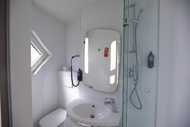 Standard Twin Room image 1