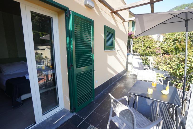 Deluxe Double or Twin Room with Sea View image 4