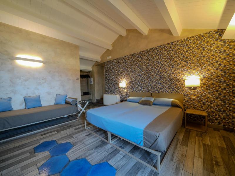 Quadruple Room with Garden View image 2