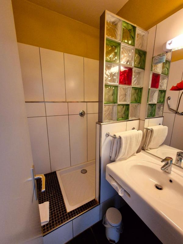 Standard Double Room image 1