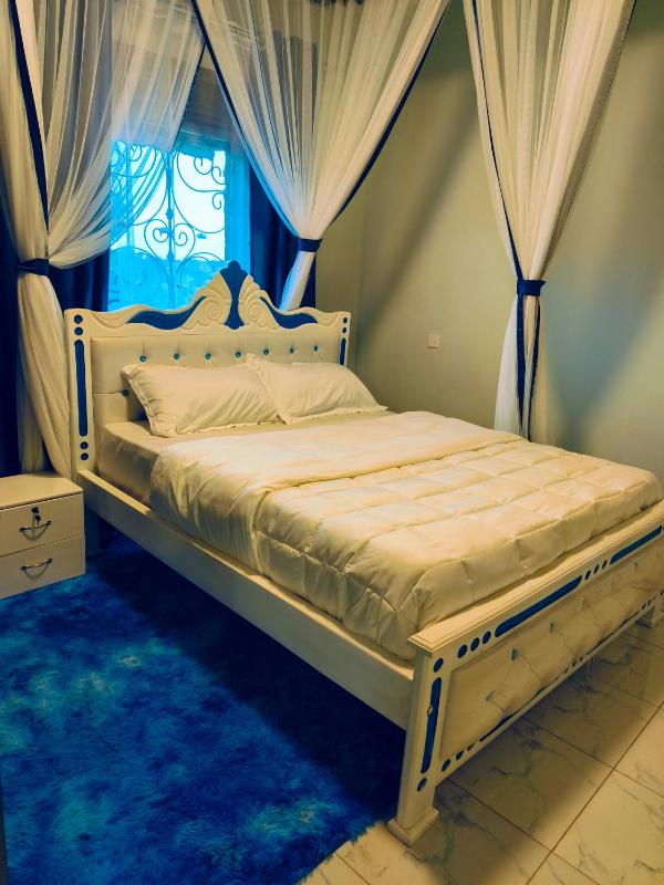 Cozy Residence V Two Bedroom Apartment Near Speke Resort - image 2
