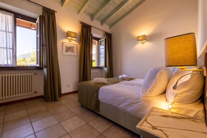 Deluxe Two-Bedroom Apartment with Garden View image 4