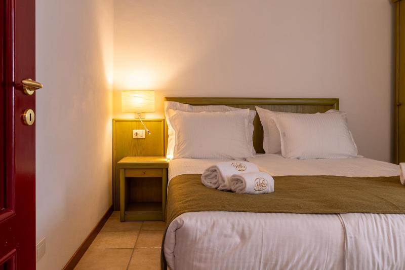Deluxe Two-Bedroom Apartment with Garden View image 3