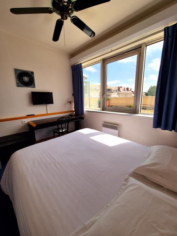 Double Room image 4