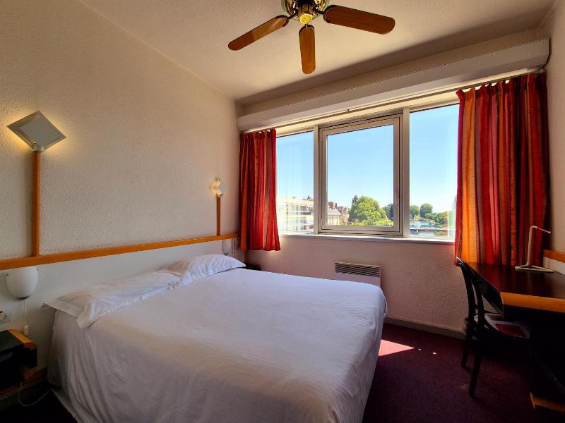 Double Room image 3