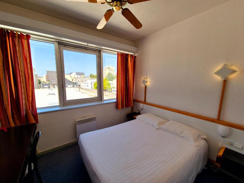 Standard Double Room image 3