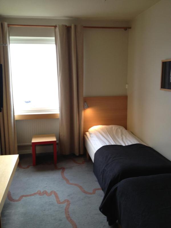 Twin Room image 3