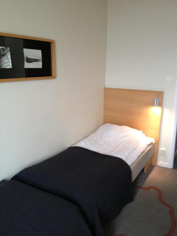 Twin Room image 4