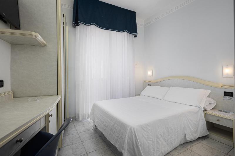 Quadruple Room with Sea View image 2