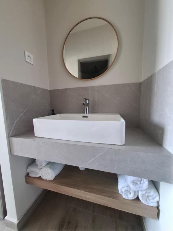 Economy Double or Twin Room image 4