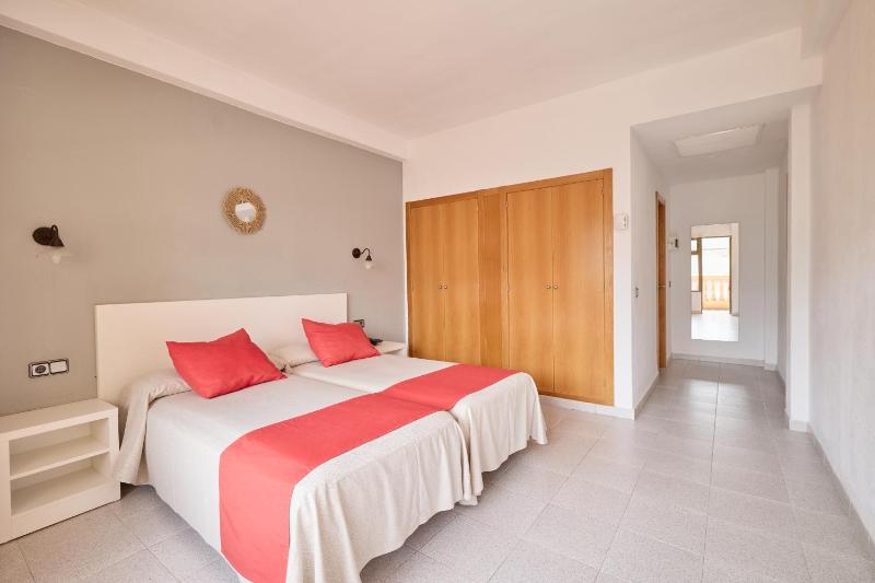 One-Bedroom Apartment with Balcony image 1