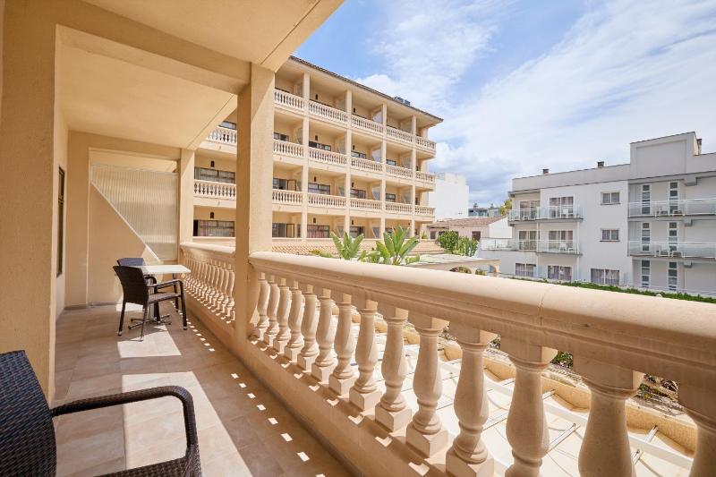 One-Bedroom Apartment with Balcony image 2