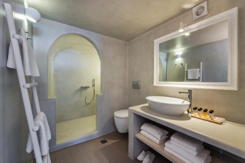 Superior Suite with Outdoor Heated Tub and Caldera View image 2