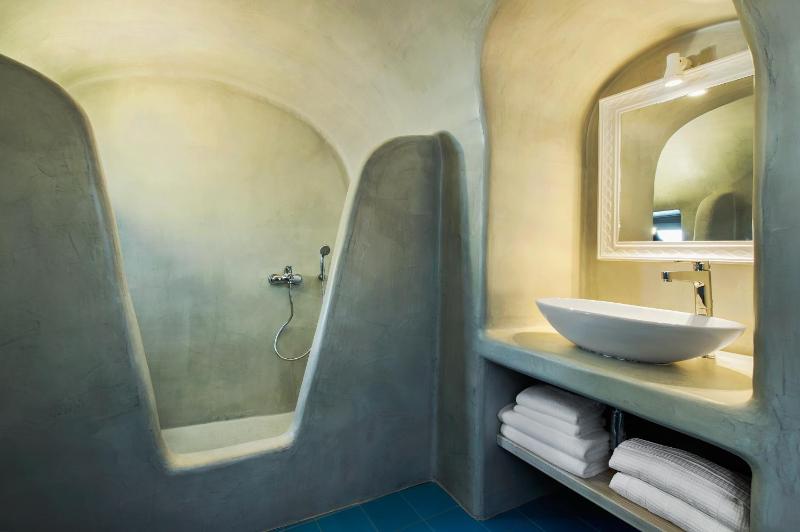 Superior Suite with Outdoor Heated Tub and Caldera View image 3