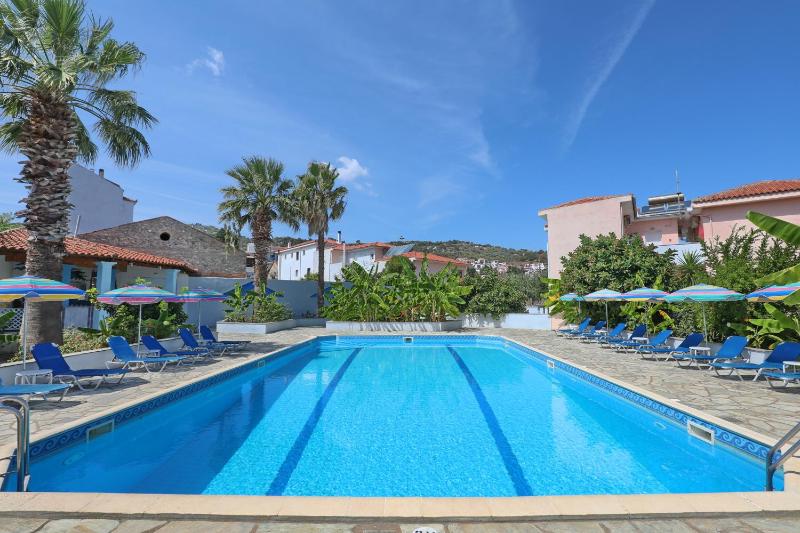 Dolphin Hotel - image 12