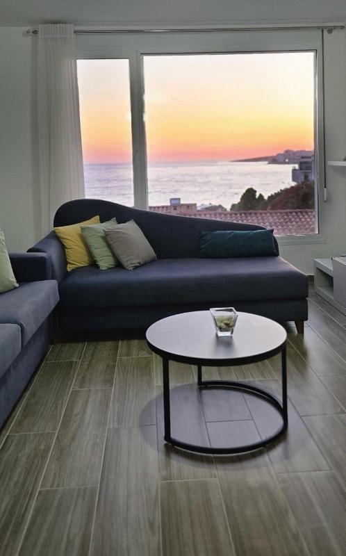 Apartment with Sea View image 1