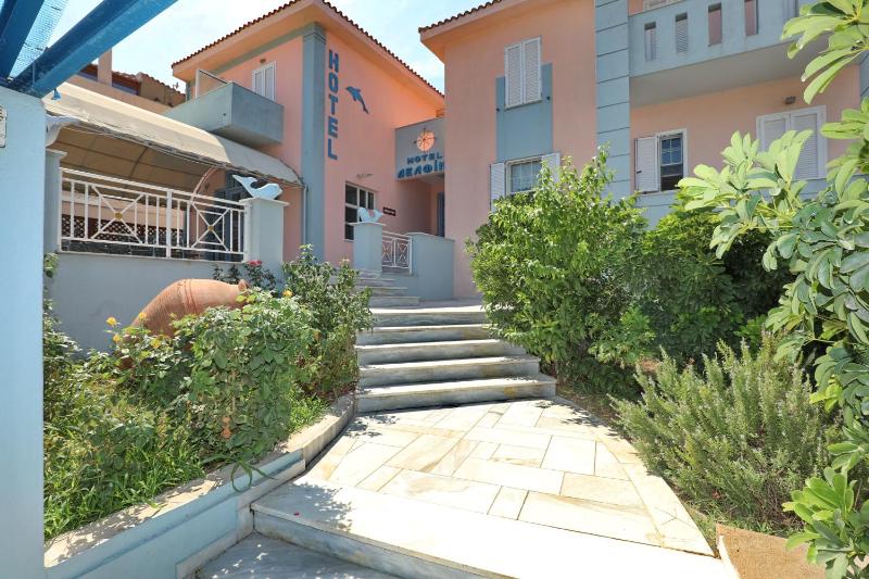 Dolphin Hotel - image 19