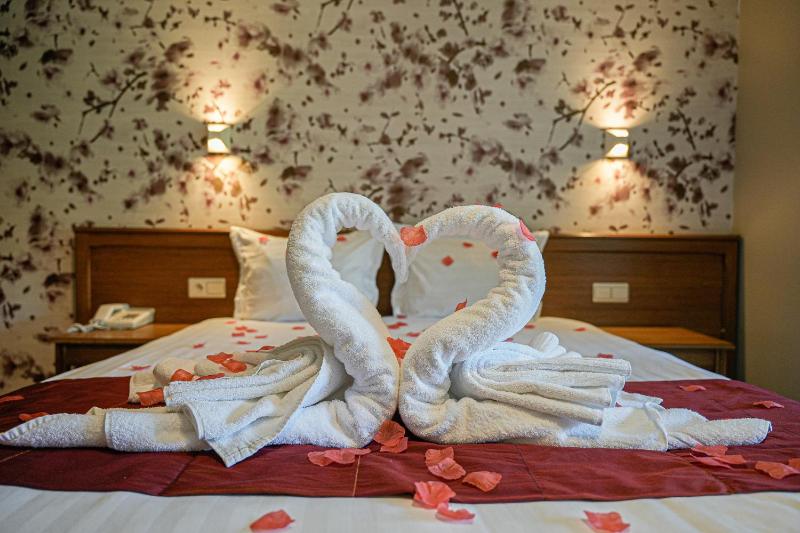 Deluxe Double Room image 3