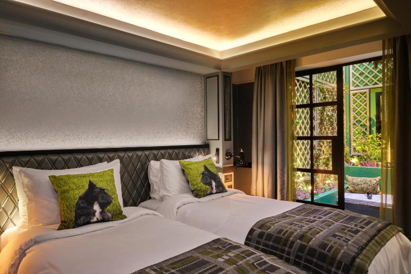 Feature Twin with Balcony image 3