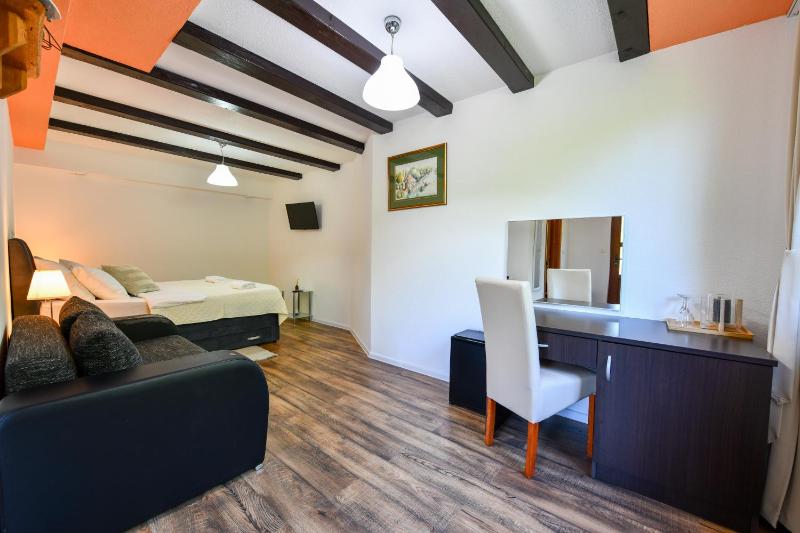 Comfort Double Room image 4