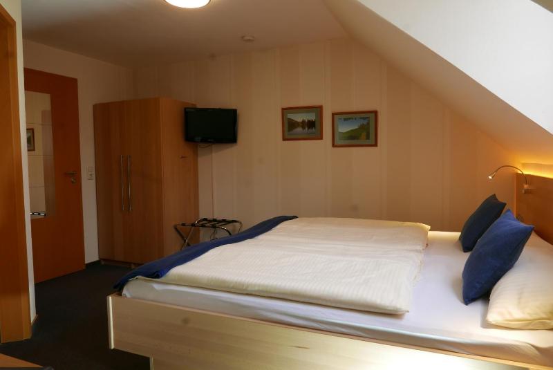 Double Room image 4
