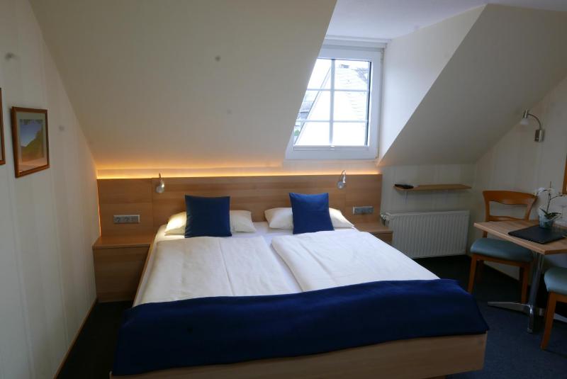 Double Room image 3
