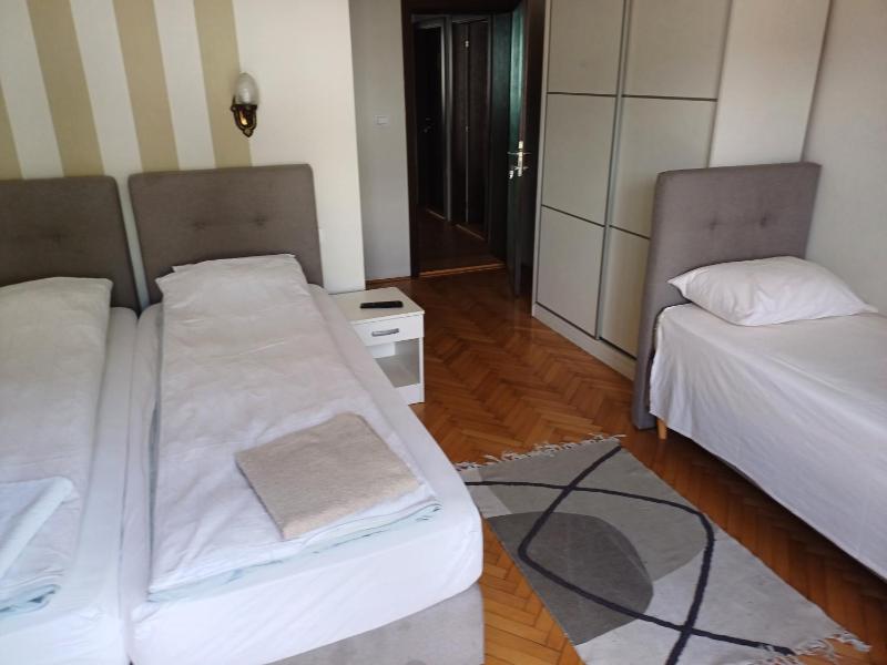 Triple Room with Bathroom image 3