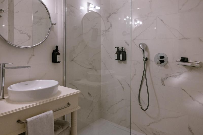 Double Room image 2