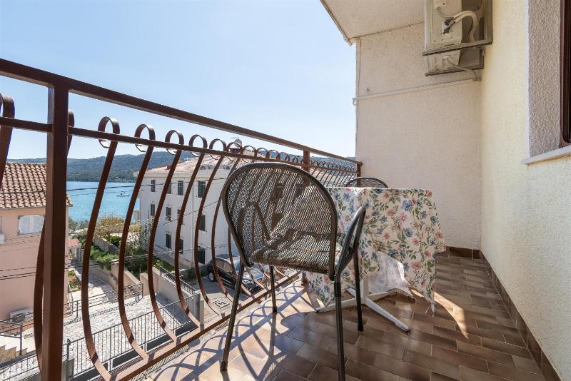 One-Bedroom Apartment with Terrace image 3