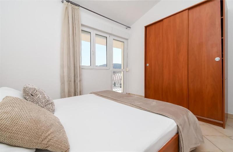One-Bedroom Apartment - Second Floor image 3