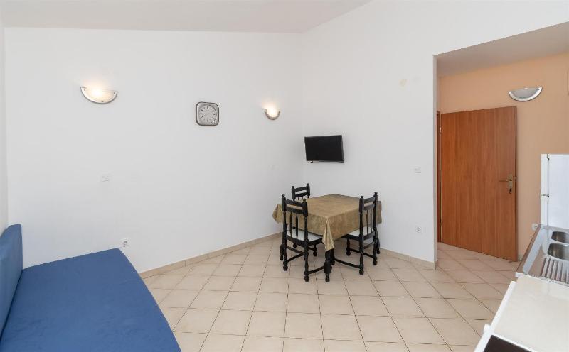 One-Bedroom Apartment - Second Floor image 4
