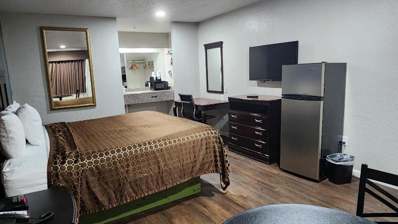King Room - Non-Smoking image 4