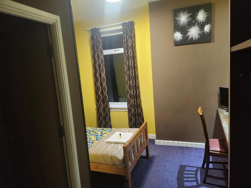 Single Room with Shower image 2