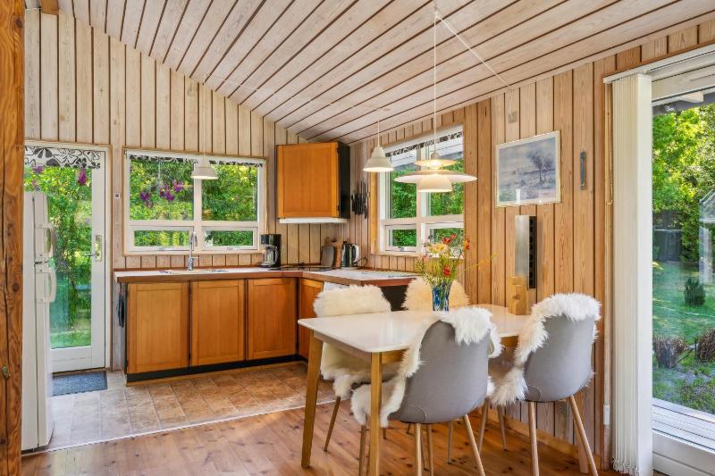 Amazing Home In Ebeltoft With 2 Bedrooms And Wifi - image 16