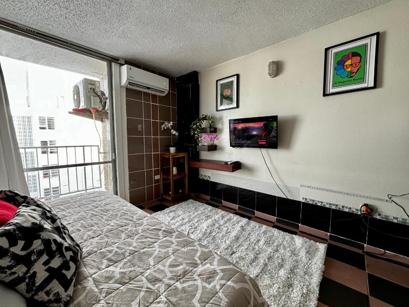 One-Bedroom Apartment with Sea View and Balcony image 4