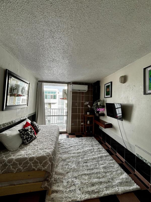 One-Bedroom Apartment with Sea View and Balcony image 3
