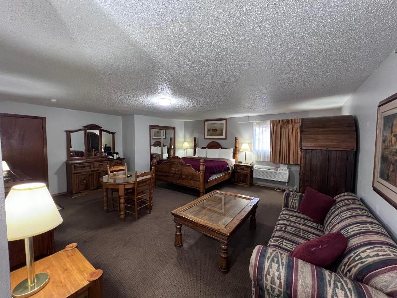 Deluxe King Suite image 1