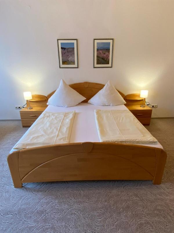 Double Room image 4