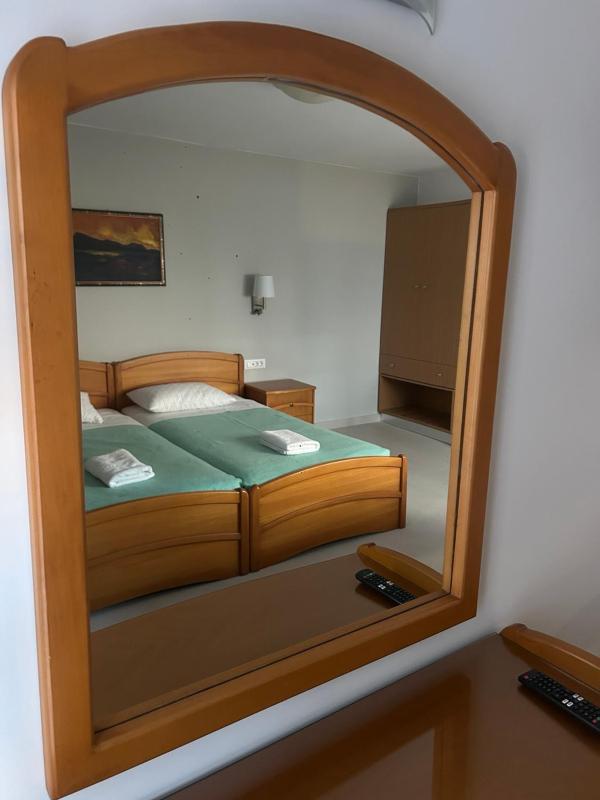 Standard Twin Room with Garden View image 3