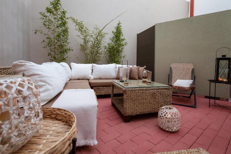 Utopia Luxury Suites - Old Town - image 8