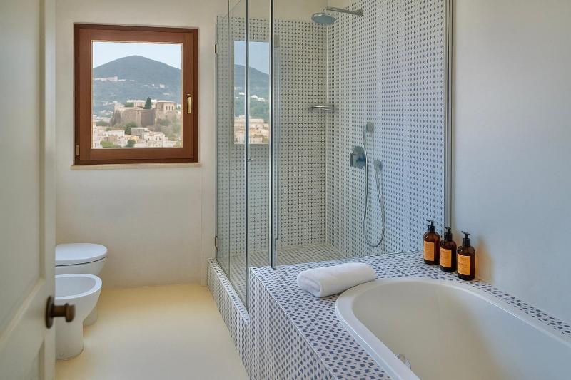 Suite image 4