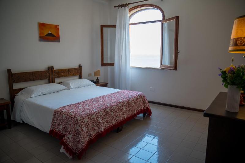 Classic Double or Twin Room image 3