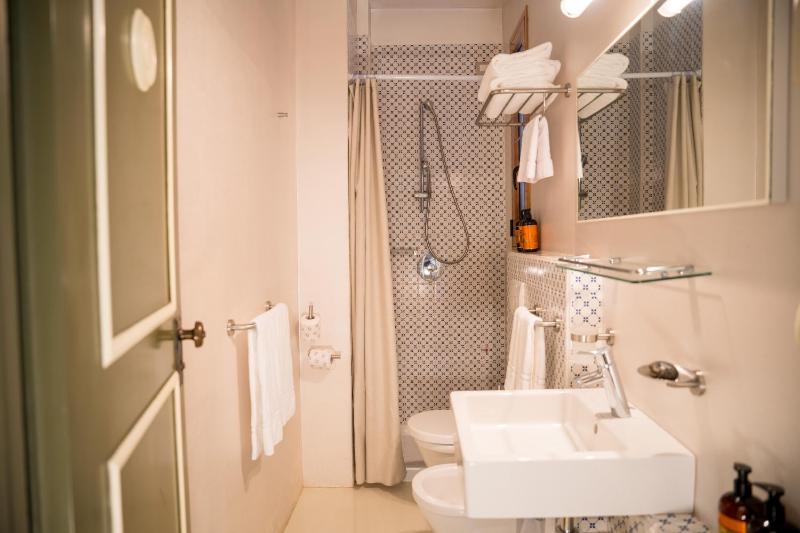 Single Room image 4