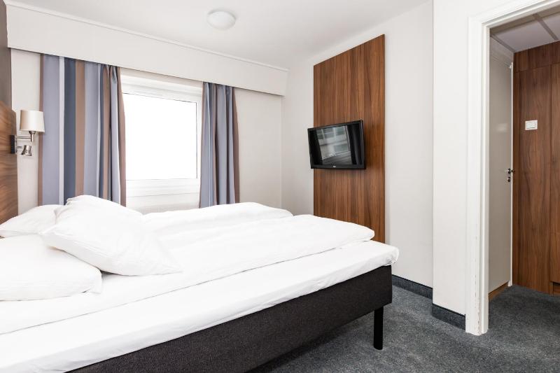 Double Room image 4