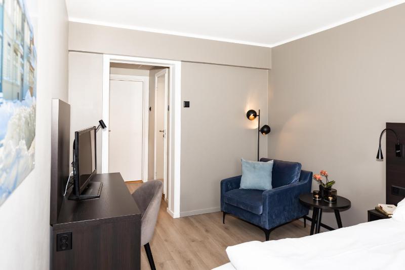 Standard Queen Room image 4