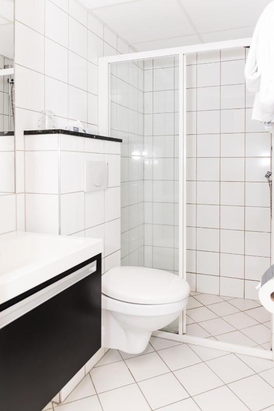 Standard Twin Room image 2