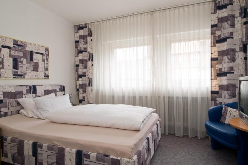 Double or Twin Room image 3