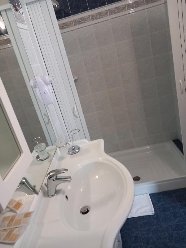 Double Room with Balcony and Sea View image 2