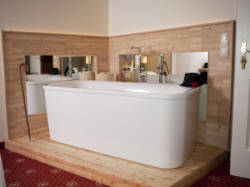 Romantic-Suite image 3