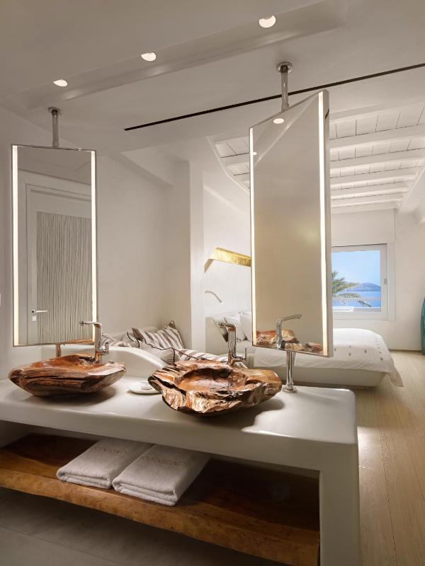 Junior Suite with Outdoor Hot Tub image 1